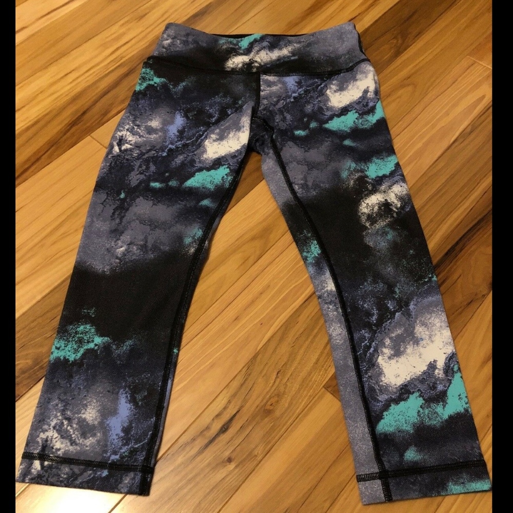 Awesome Lululemon leggings! Crops! Sz 4!